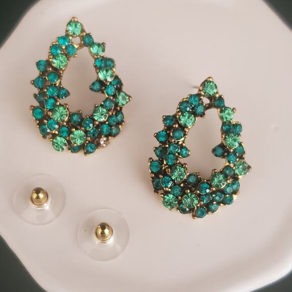 Sparkling Sage‎ Earrings Green Crystals in Gold Setting Tear Drop Pierced NWOT - Picture 2 of 7
